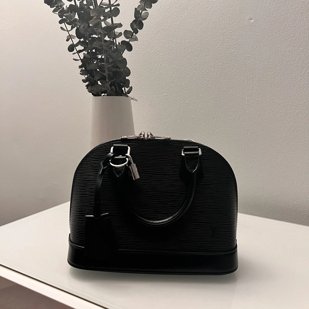 Louis Vuitton - Black Alma BB, Epi Leather, Designer Hand Bag, LV - Picture 3 of 12